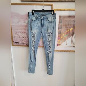 AMERICAN EAGLE SUPER STRETCH DISTRESSED JEANS SIZE 8 HIGH WAIST SKINNY